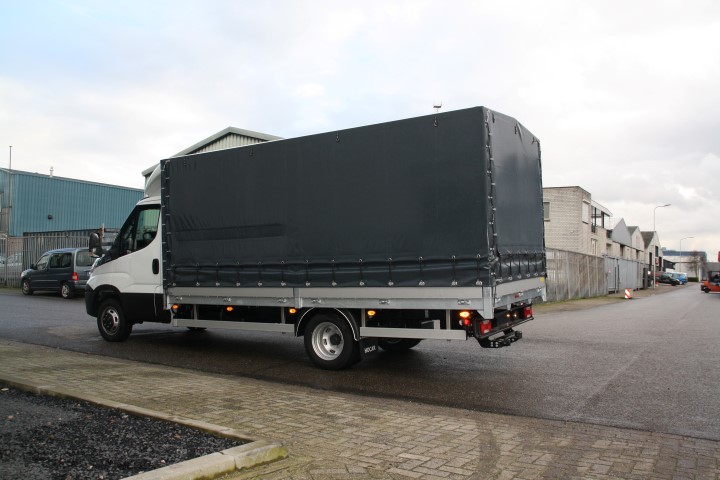 Bakopbouw Iveco chassis incl. huif