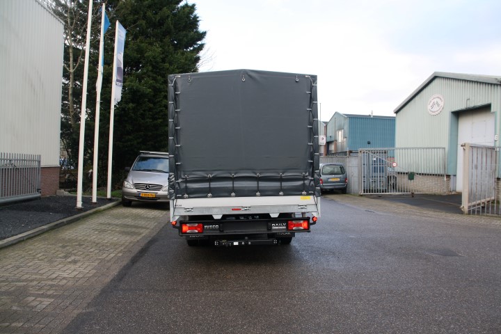 Bakopbouw Iveco chassis incl. huif