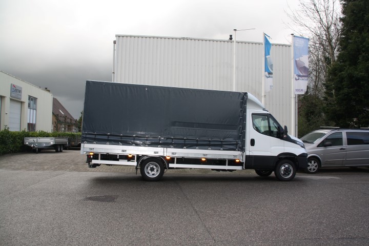 Bakopbouw Iveco chassis incl. huif