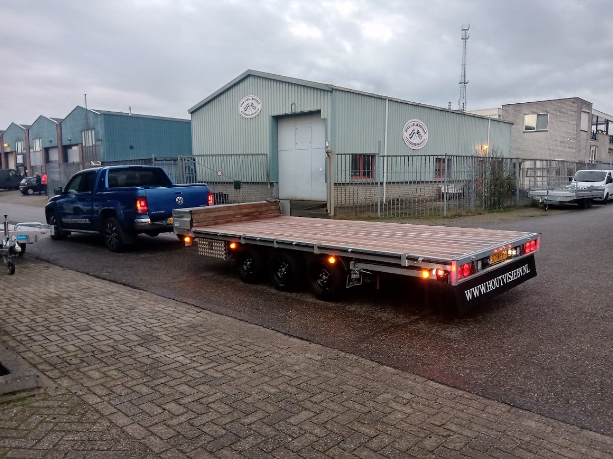 Azure H-3 met hardhouten vloer