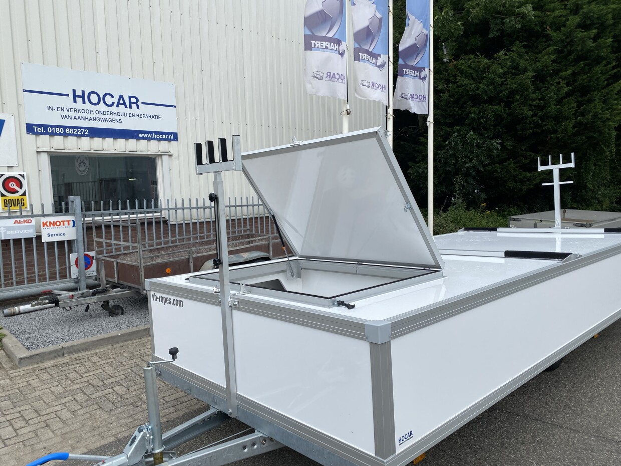 Gesloten Catamarantrailer