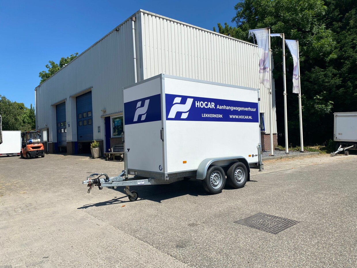 Gesloten aanhangwagen 300x150x180cm.